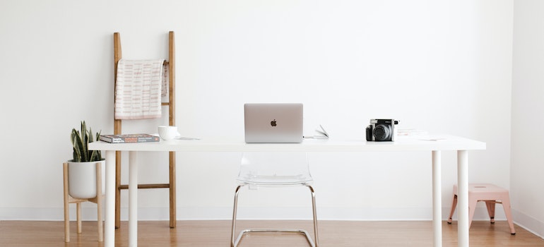 A desk and a laptop