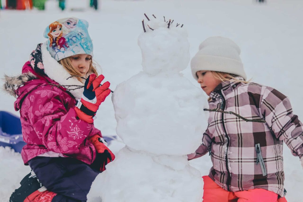 Kids making a snowman