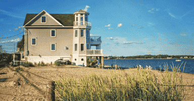 A view of a coastal house in Milford CT